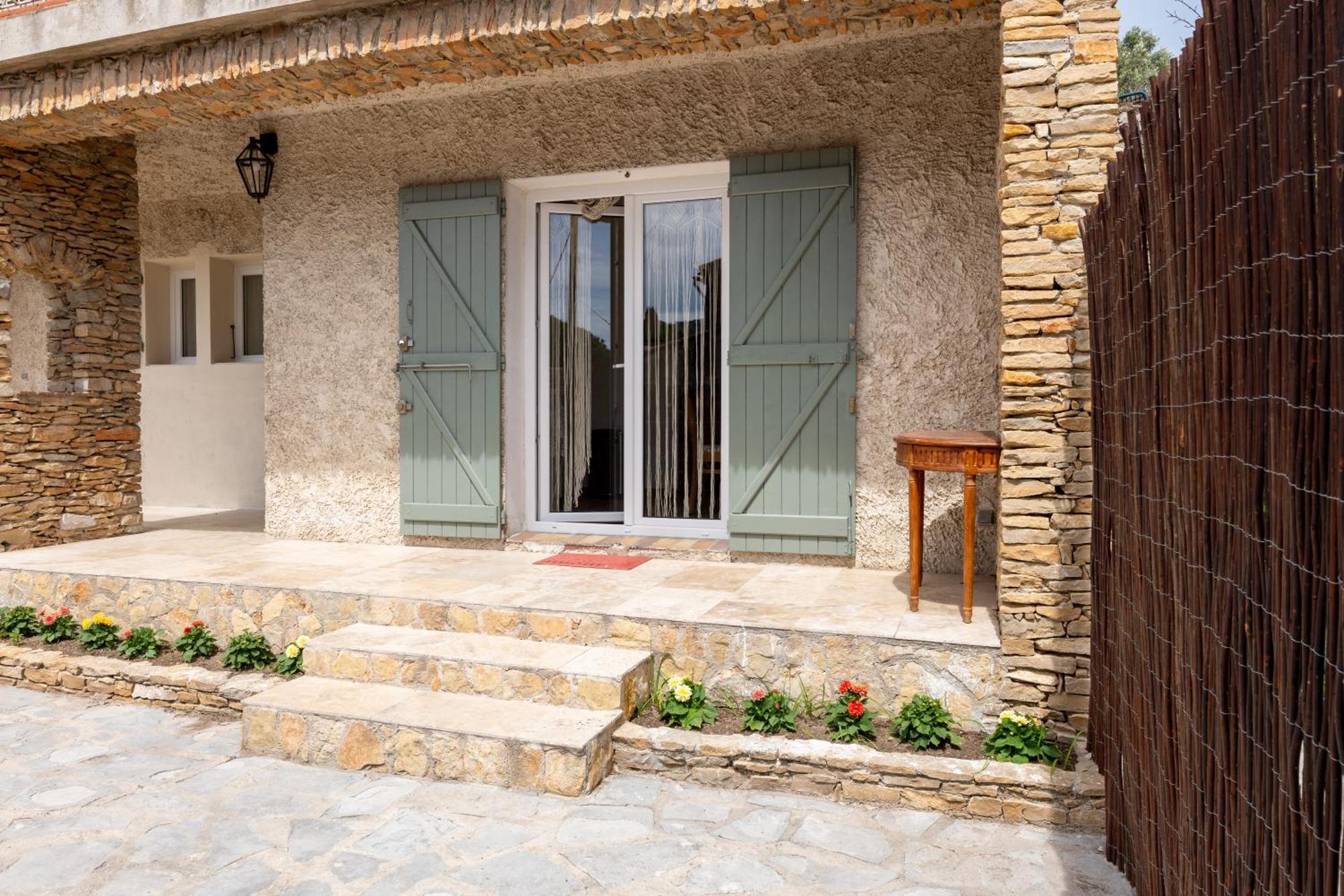 La Family - Sleep In Apartment La Ciotat